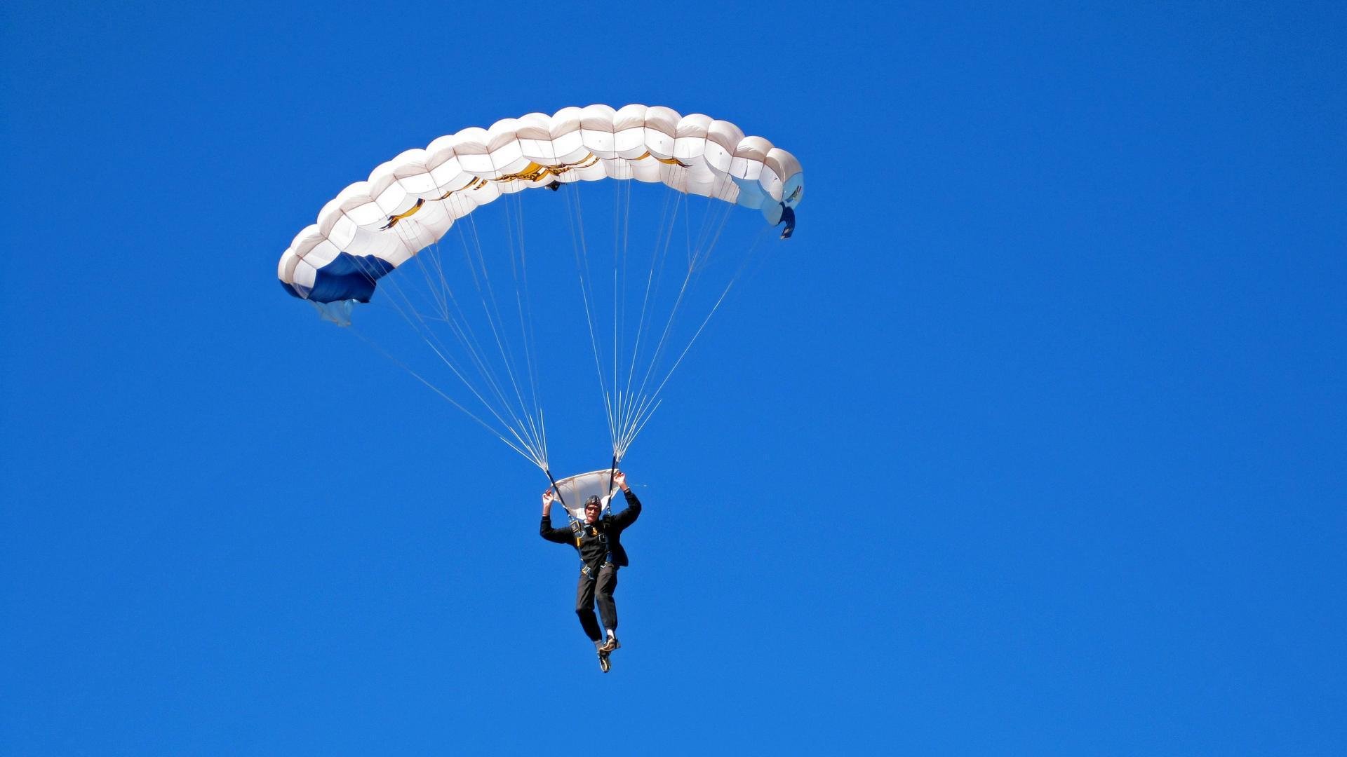 全国青少年篮球对抗赛激烈开打，青春无畏，全国青少年校园篮球